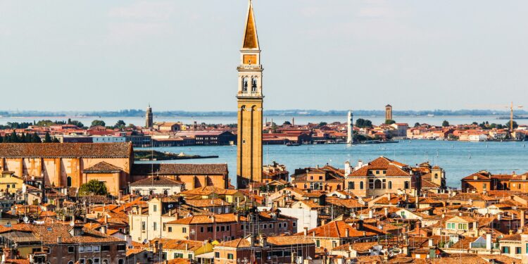 Worthy: Discovering the Ultimate Feature Destinations for Wanderlust