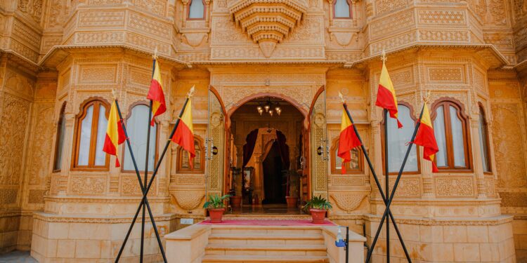 Top 10 Affordable and Comfortable Places to Stay While Traveling